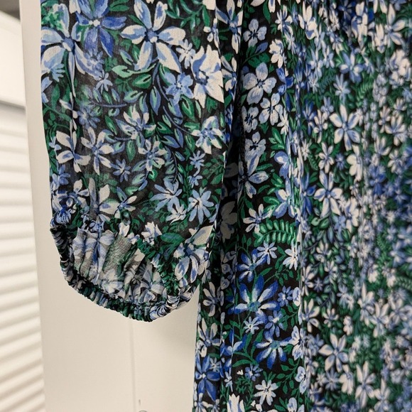 Karl Lagerfeld Paris Women's Floral V-Neck Dress Size 6 - Picture 3 of 11